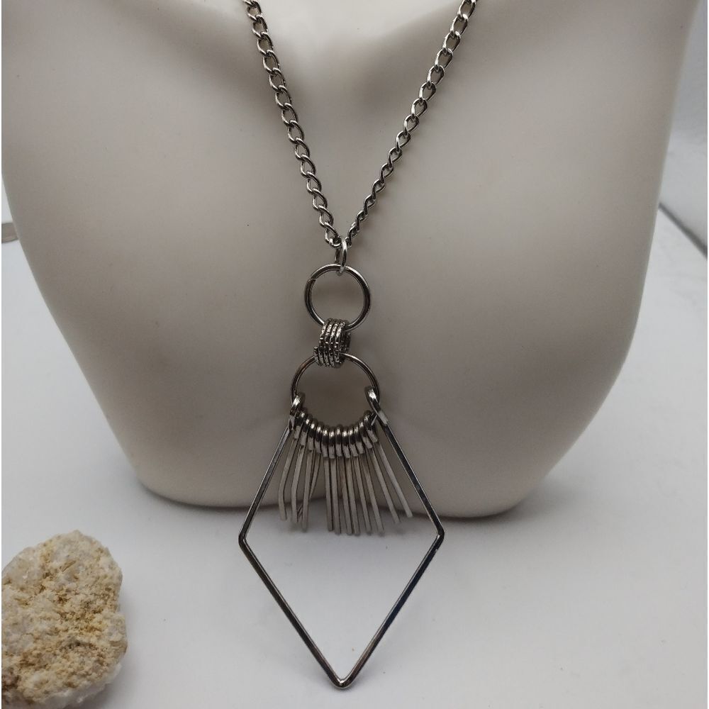 Tribal spiked diamond shaped necklace‎